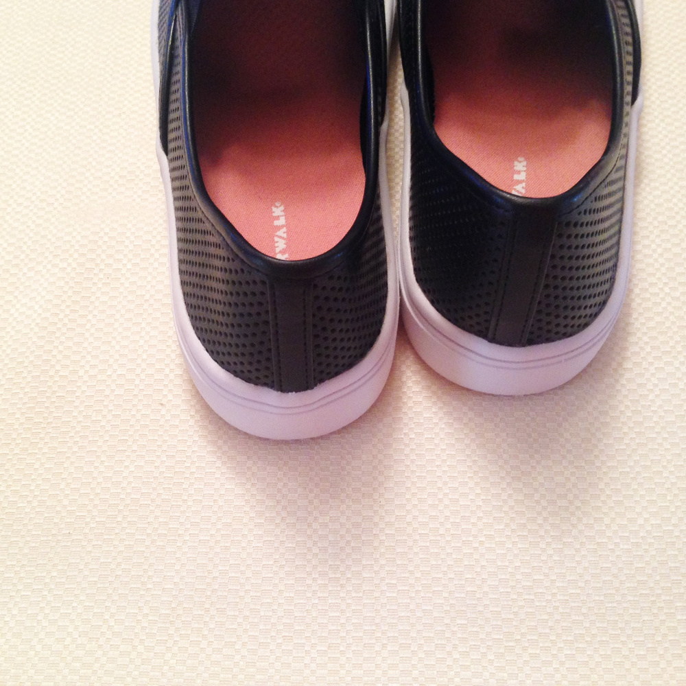 Shoes casual womens new size 8.5M slip ons Airwalk black man made materials - Picture 3 of 4